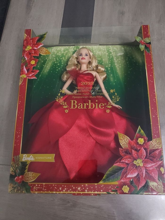 Poupée Barbie Joyeux Noël.