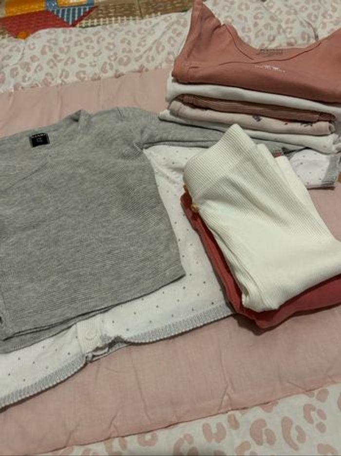 Lot de bodys / gilets / pantalon fille 3 mois