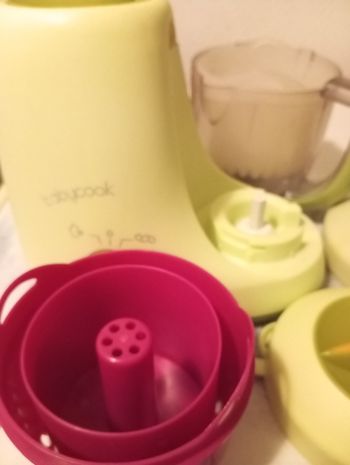 Robot bébé qui chauffe et mixe