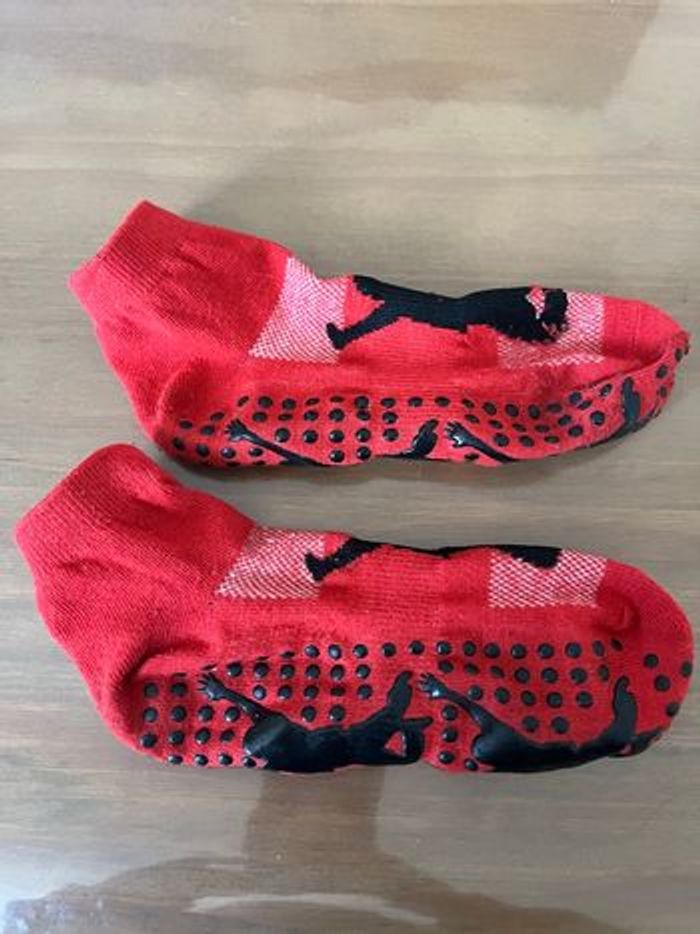 Chaussettes rouges antidérapantes Taille M 31/33 - photo numéro 3