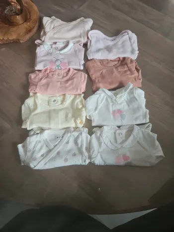 Lot de 9 bodies
