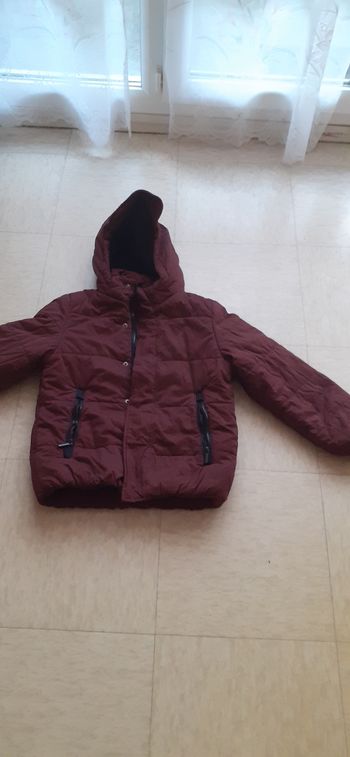 Une veste de garçon taille  12ans