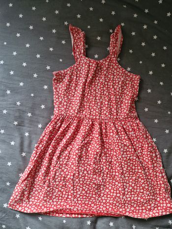 Robe rouge à  fleurs