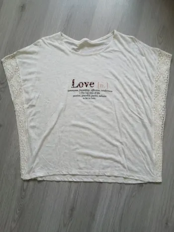 Tee-shirt beige à message, manches chauve souris en dentelle / gémo / (16ans)