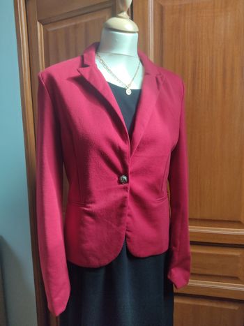Veste femme blazer rouge bouton doré 38 M très bon état