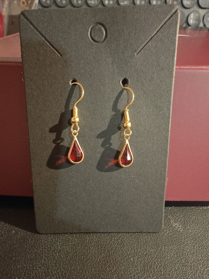 Boucles d'oreilles à cristaux rouges - photo numéro 1