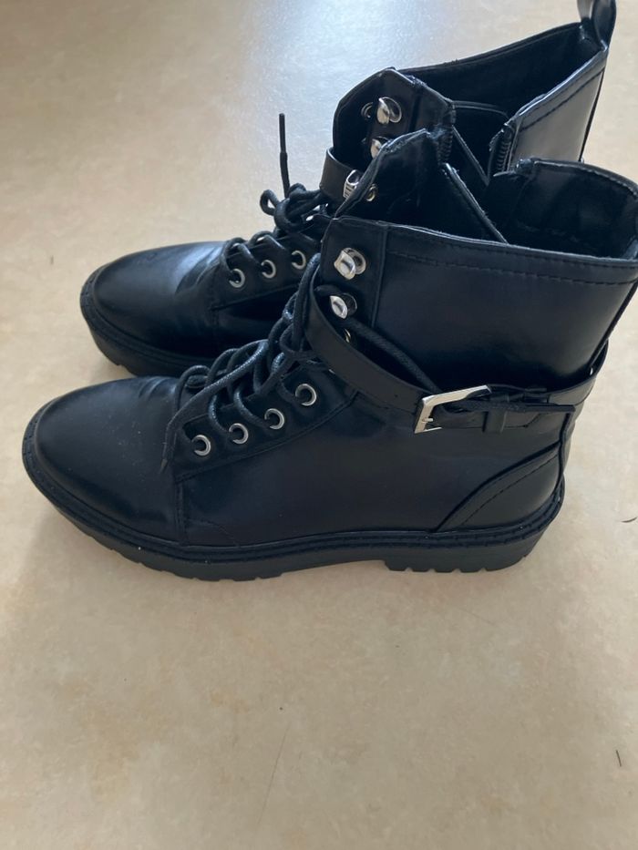 Vends bottines noir en cuir - photo numéro 2
