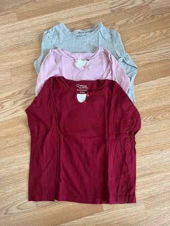 T-shirt manches longues taille 128 (8 ans).