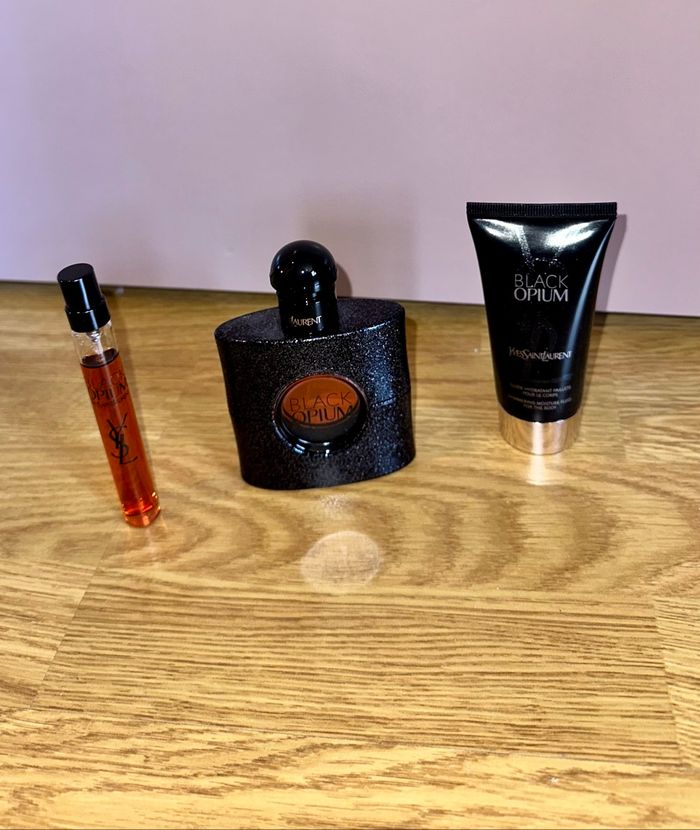 Lot 3 produits Yves Saint Laurent Black Opium - Parfum + crème pour les mains