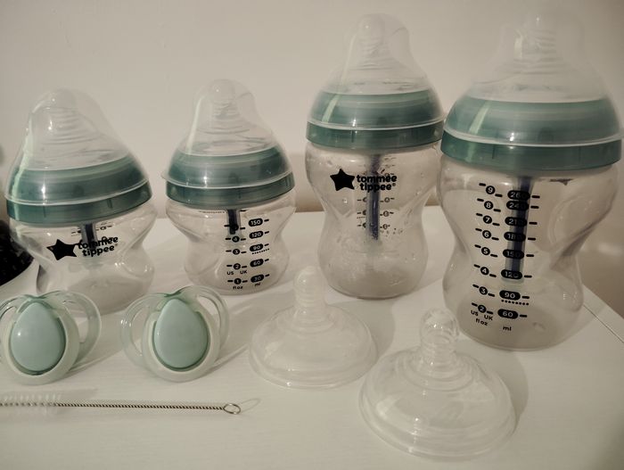 Lot biberons tommee tipee