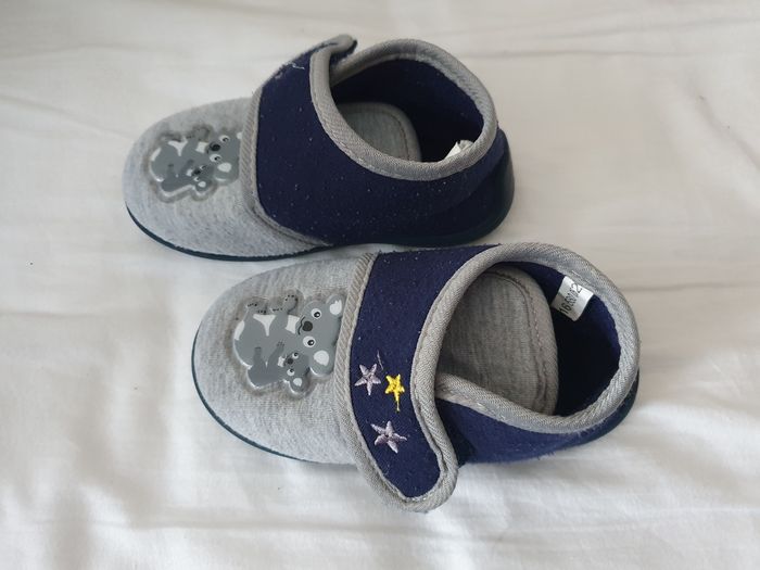 Chaussons Taille 24 - photo numéro 2
