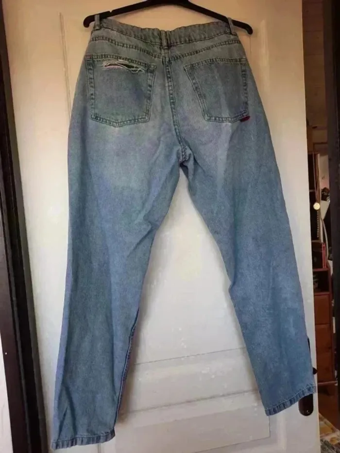 Jean troué taille basse - photo numéro 3