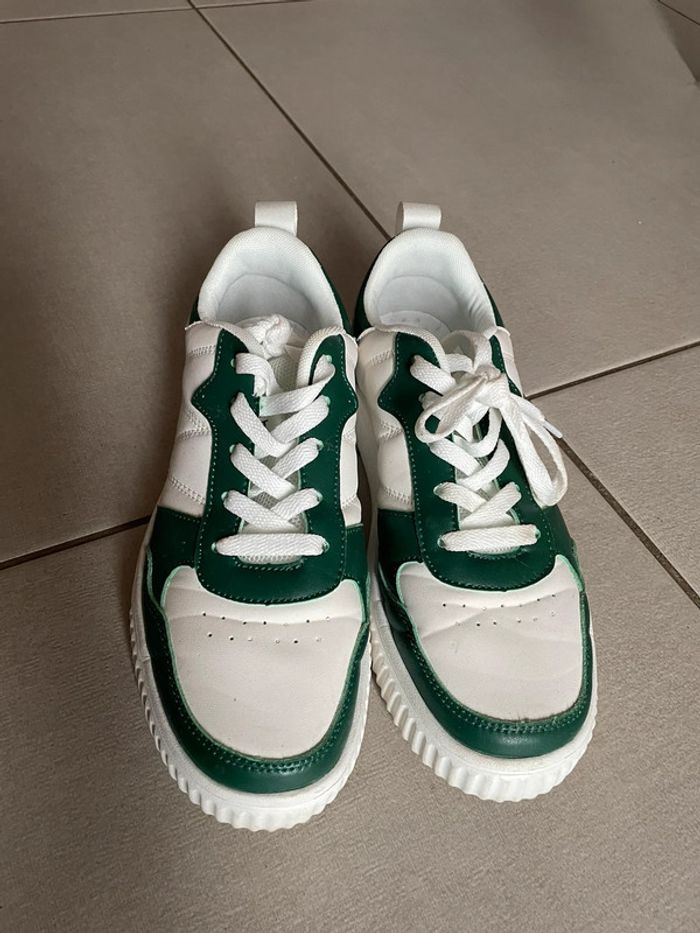 Basket vertes et blanches