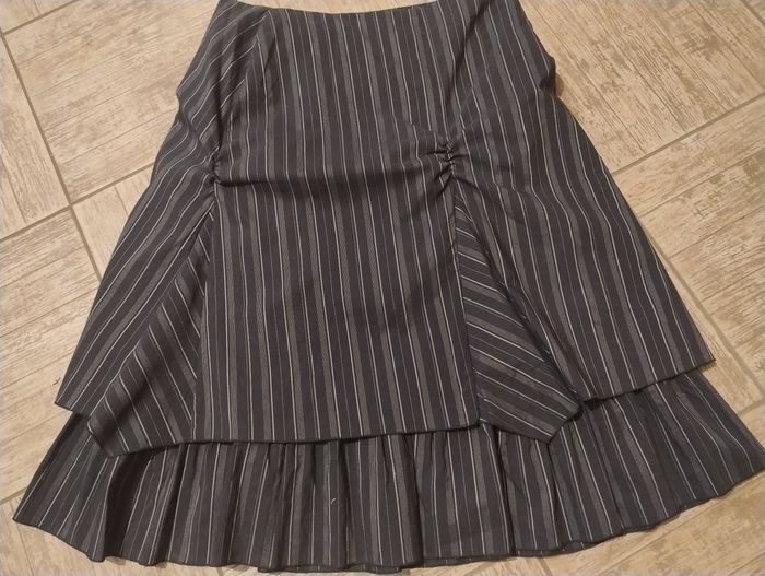 Jupe noir rayures grises