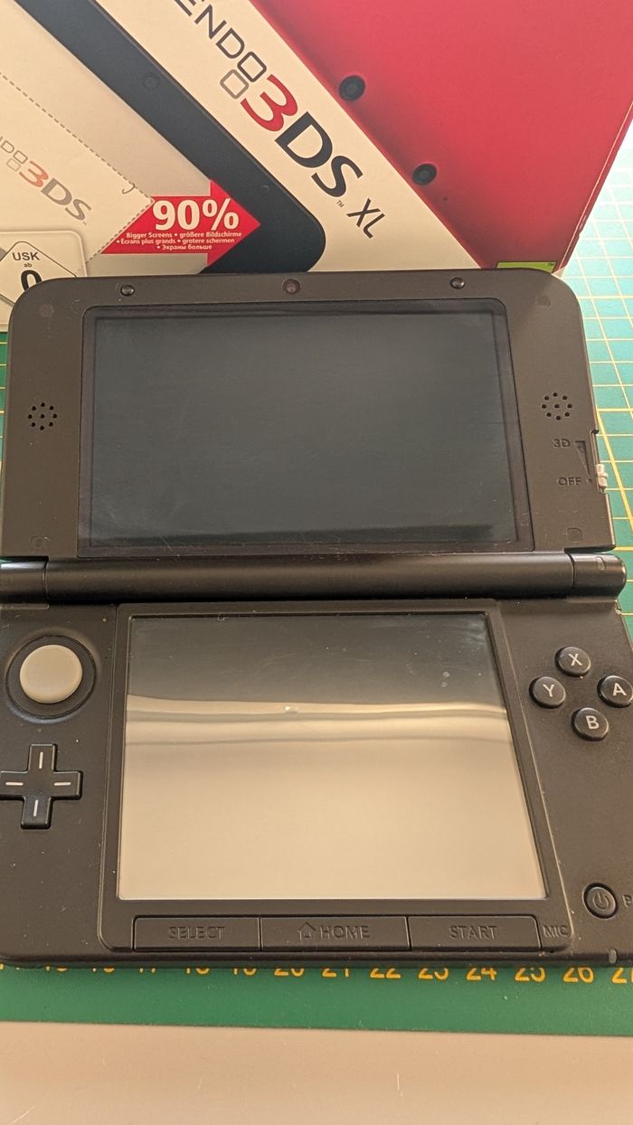 Nintendo 3ds xl / très bon état / En boîte et avec chargeur - photo numéro 4
