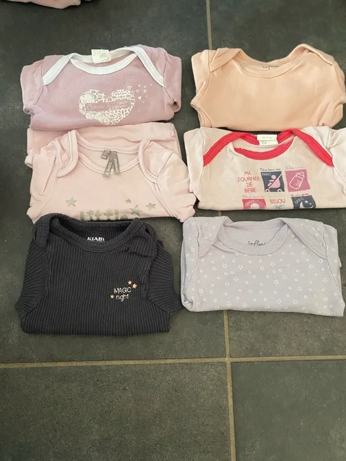 Gros lot de vêtements fille 9 mois 45 pièces - photo numéro 13