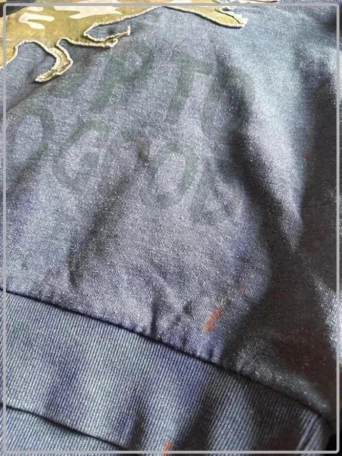 Lot 8ans garçon avec défaut (tache ou petit trou) - photo numéro 2