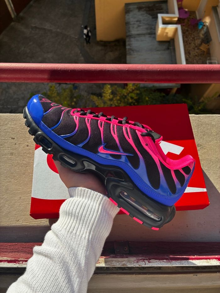 Nike Air Max Plus Noir/Racer Blue/Salsa Red/Hyper Pink - Taille 43 - Neuves - photo numéro 9