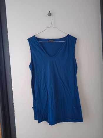 Débardeur bleu marine, en taille 44.