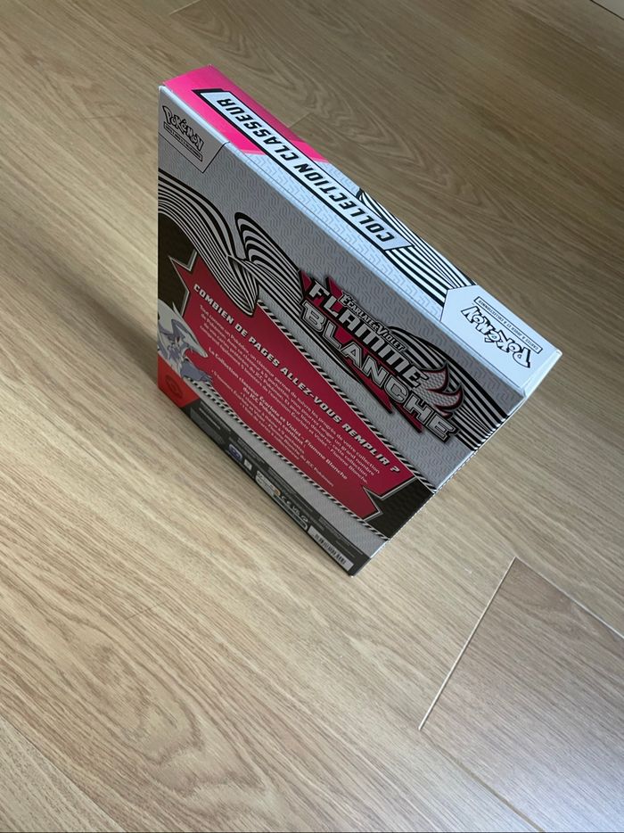 coffret classeur EV10,5 Pokemon Flamme blanche - photo numéro 3