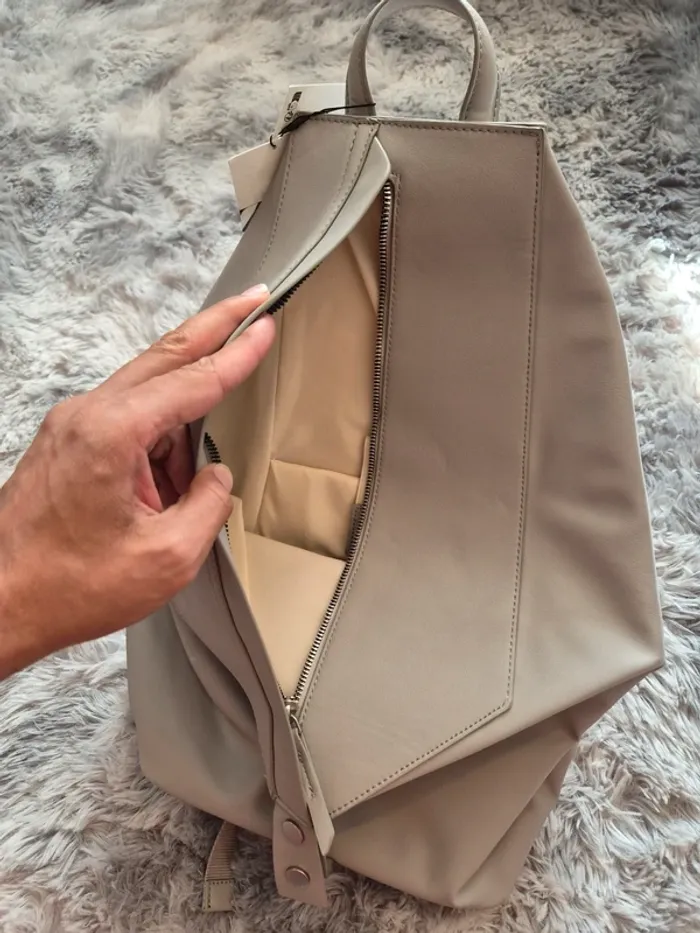 Sac à dos Zara – gris clair – Neuf avec étiquettes - photo numéro 4