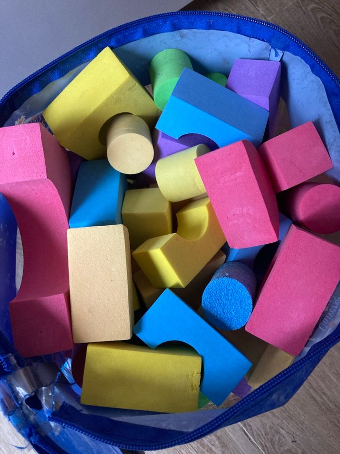 Cubes en mousse colorés pour construction - photo numéro 2