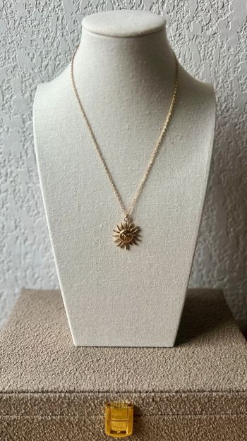 Collier pendentif soleil