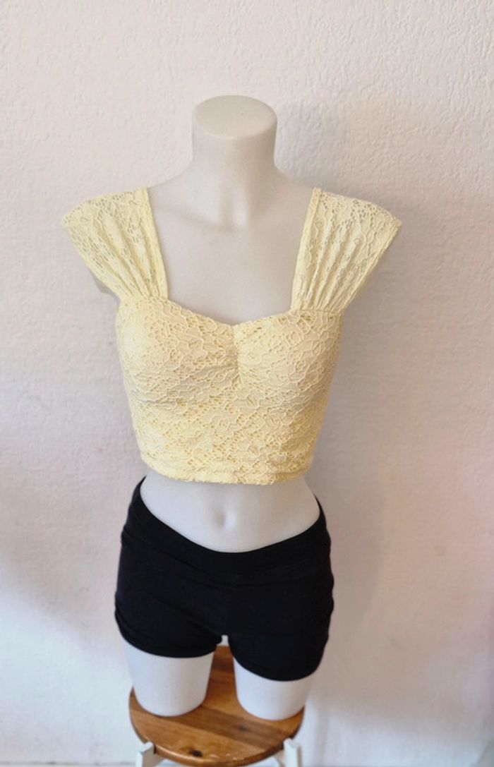 Top court jaune pour femme taille S  ( le bleu offert ) - photo numéro 2