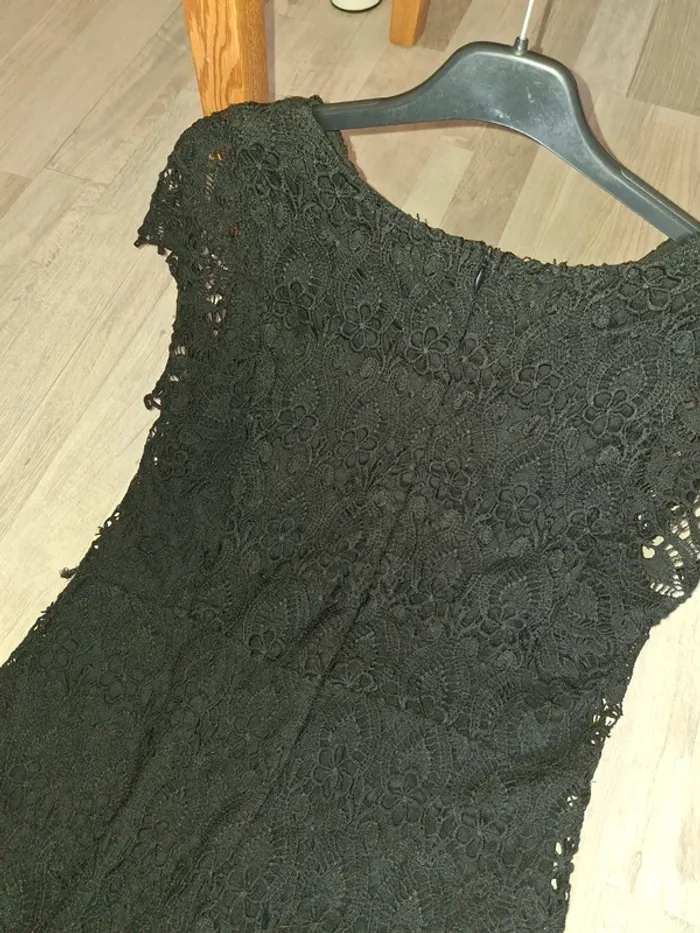 Robe noire en dentelle fine manches doublé - photo numéro 5