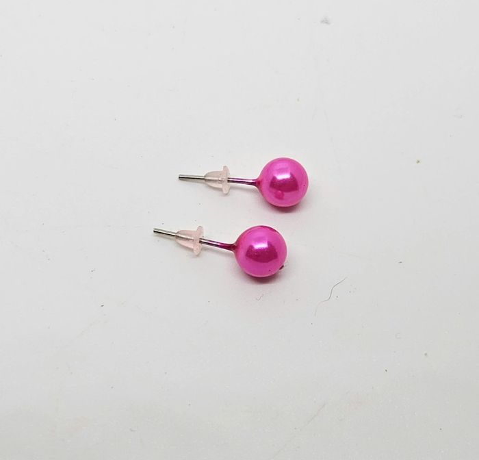 Paire de boucles d'oreilles. Neuve. Boule rose 3 - photo numéro 2