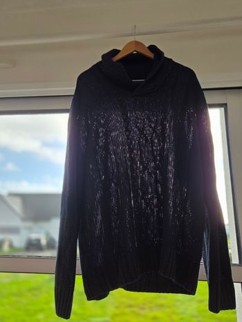 Pull bleu très foncé