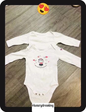 Lot bodies taille 6 mois