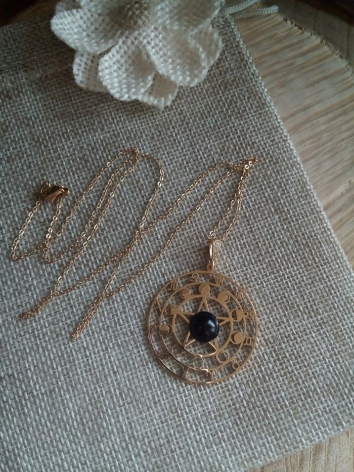 Collier obsidienne noire et médaillon étoile astro