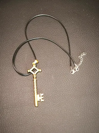 collier clé d'Eren attaque des titans