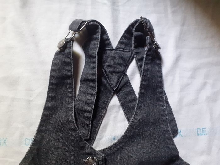 Robe salopette en jean noire - photo numéro 6