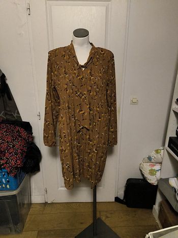 Robe marron à fleurs tissaia taille 40