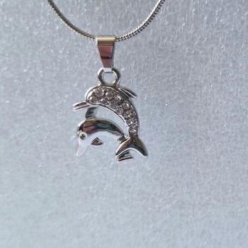 Collier pendentif dauphin et son petit