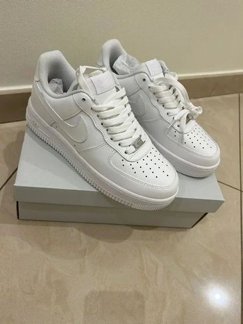 Nike Air Force 1
42