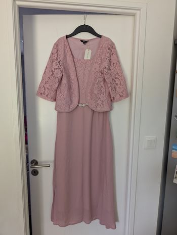 Robe neuve longue avec gilet assortie