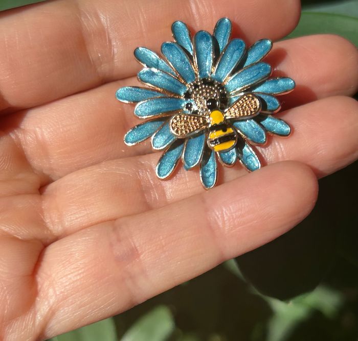 Broche, petit Abeille sur fleur - photo numéro 7