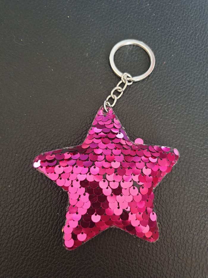 Porte-clés sequins étoile rose fushia - photo numéro 2