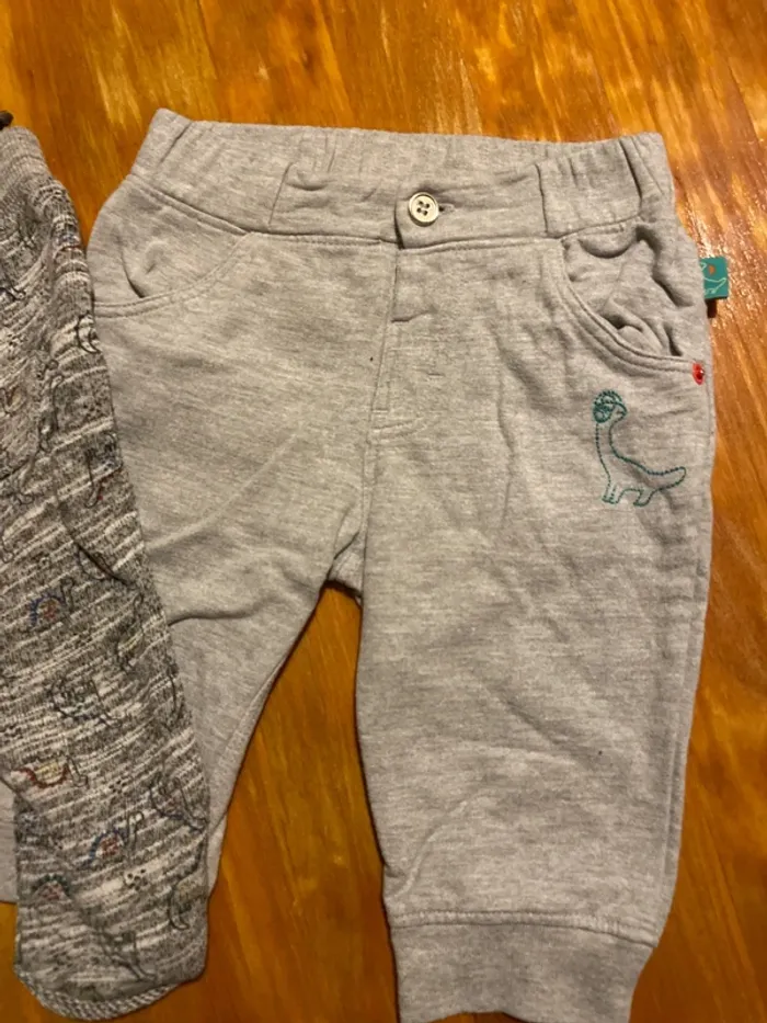 Lot pantalons 6mois - photo numéro 2