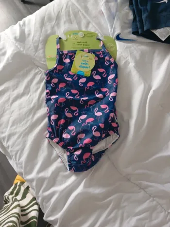 Maillot de bain bébé fille avec couche intégrée