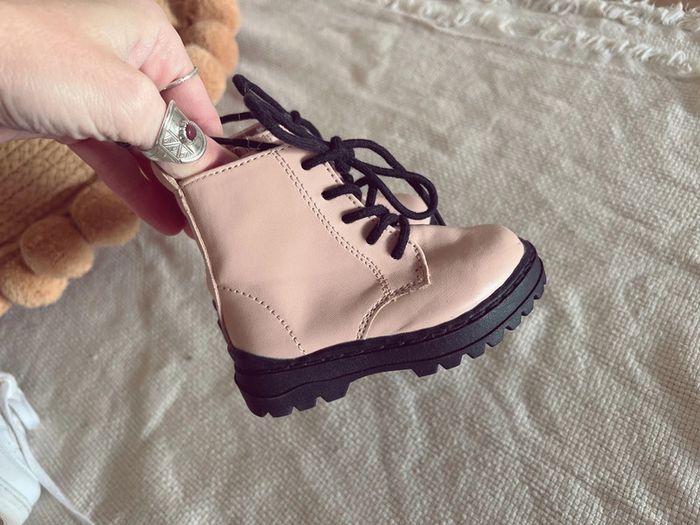 Bottines à lacets Zara neuves rose et noir 19 - photo numéro 2
