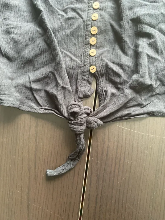 Haut léger manche courte Stradivarius en très bon état - photo numéro 3