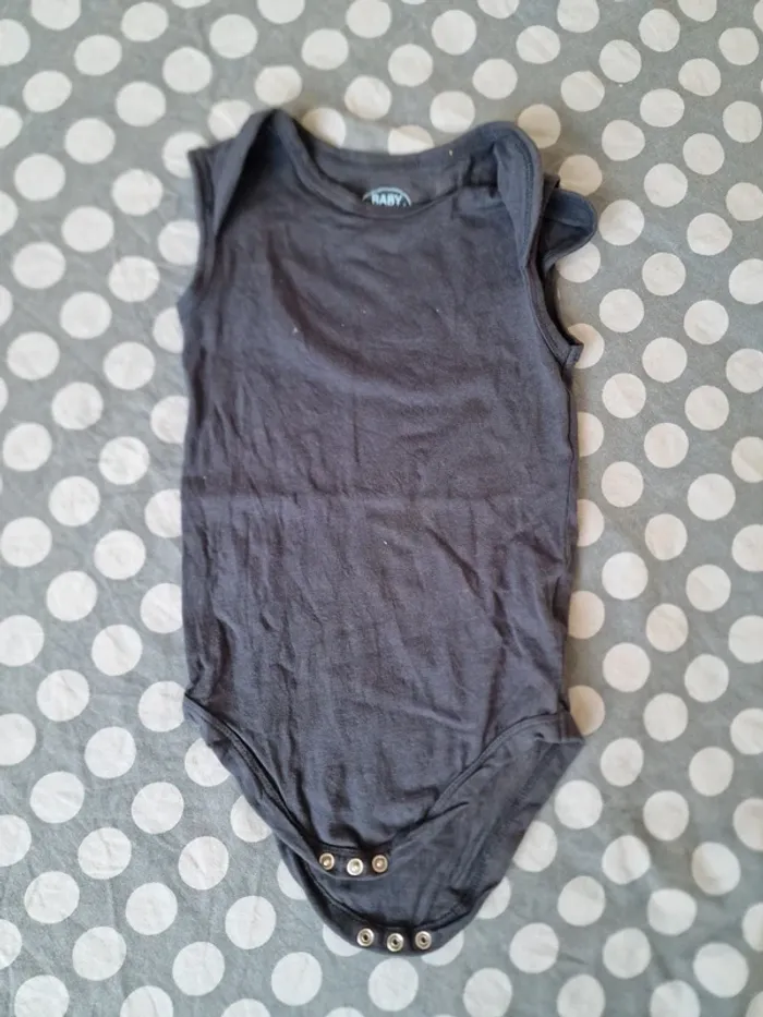 9 bodys 24 mois - photo numéro 9