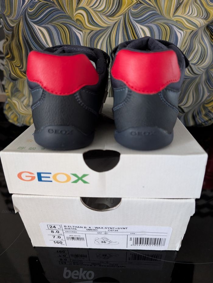 Chaussures garçon. Taille 24. Semelle intérieure en cuir. Neuf. Geox - photo numéro 2