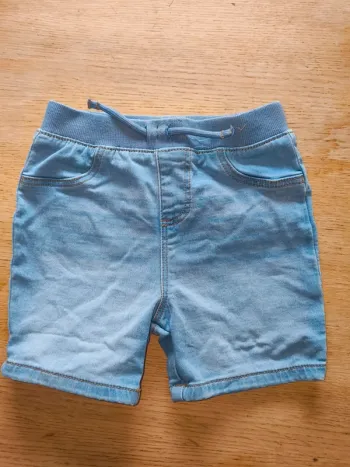 Short Primark excellent état 18 24 mois excellent état