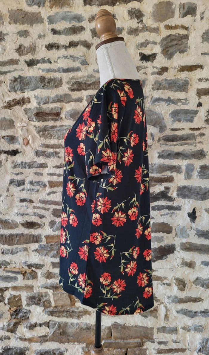 T-shirt blouse fleurie manches courtes noir et rouge orangé
Blancheporte
Taille 38 - photo numéro 5