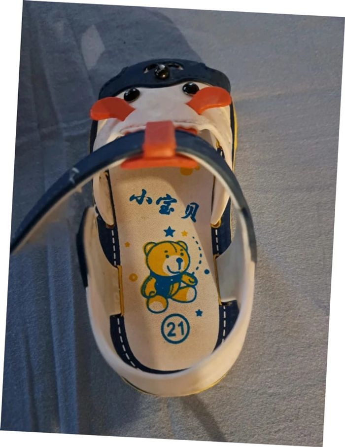 Sandales en plastique pour la plage et la piscine - photo numéro 2